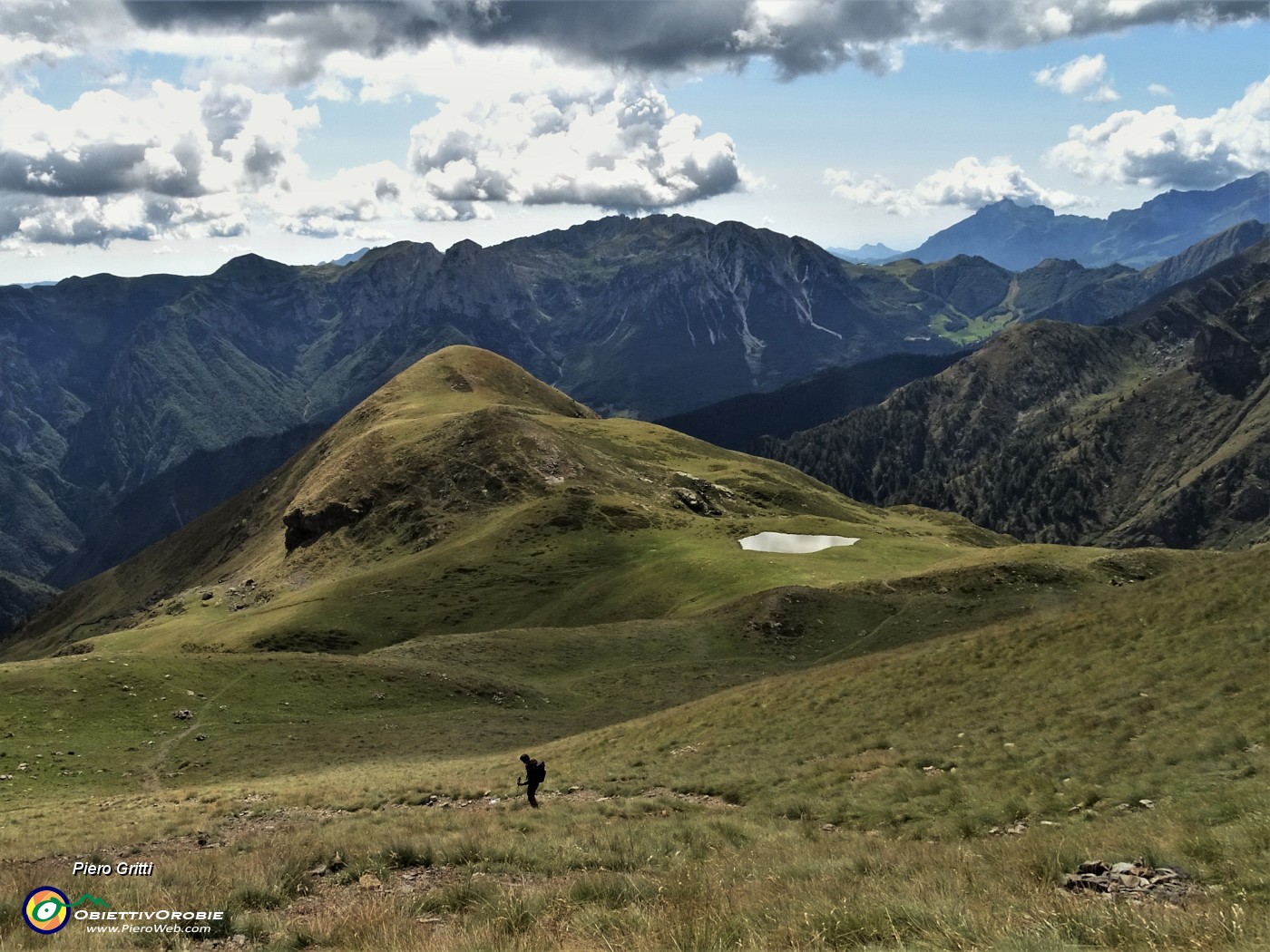 80 Dalla Bocchetta Triomen (2205 m) scen diamo al Monte Avaro (2080 m).JPG